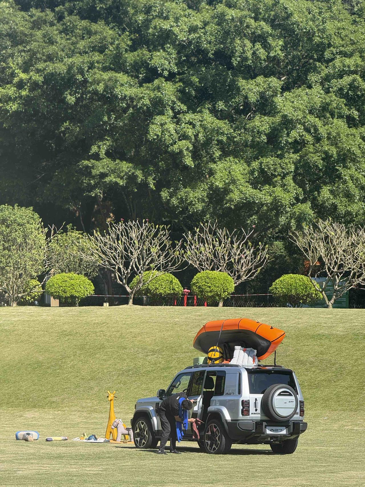 iCARV27实拍iCAR品牌正在被奇瑞打造成个性化方盒子SUV品牌