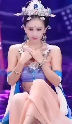 脱离许家印后，白珊珊低调嫁地产商李云浩，远离风波获新生恒大倒台、许家印入