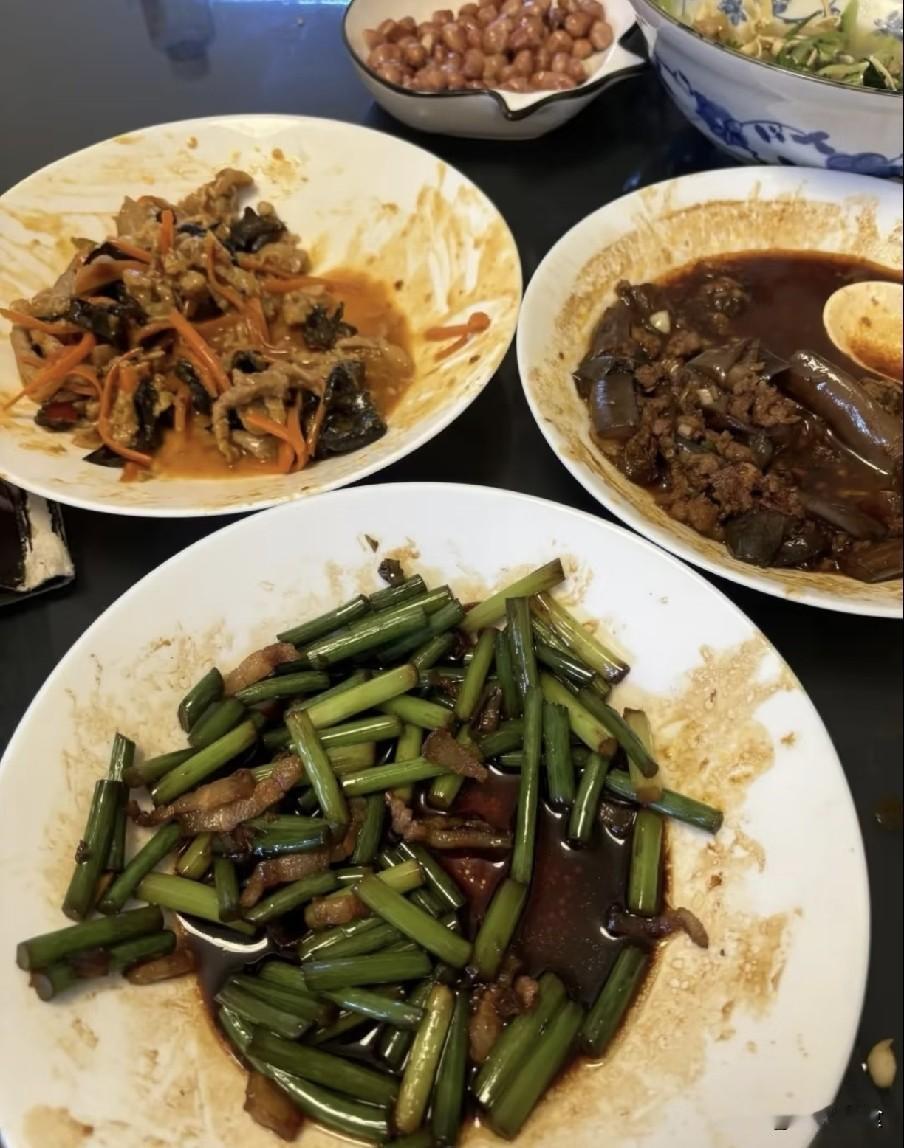 隔夜肉，隔夜菜，隔夜水，隔夜蛋，唯独这个真不能吃，该扔就扔日常生活中，家家