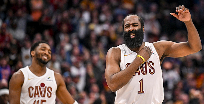 关键时刻拥有哈登和米切尔是什么感觉? 阿特金森: 真是奢侈