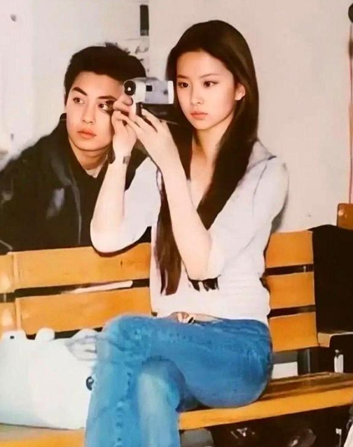 2013年朱亚文结婚刘亦菲来了素颜记者问她是新娘朋友吗，她说：“我是男方朋友。