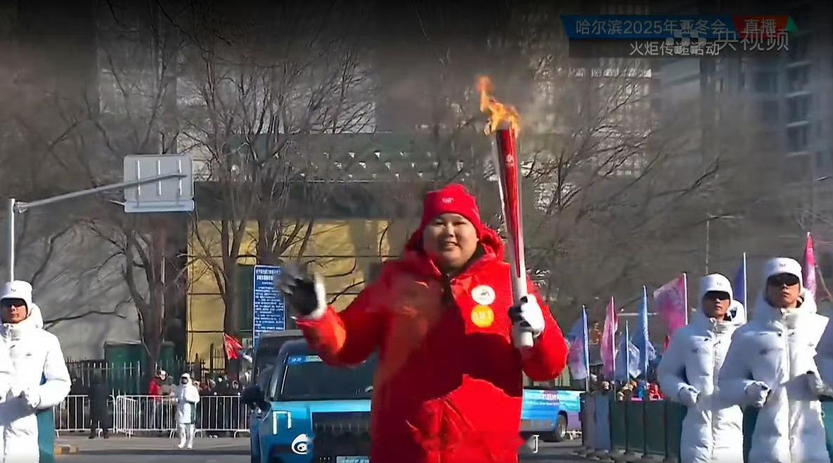 李雯雯李雯雯传递亚冬会火炬🔥【哈尔滨亚冬会】火炬传递第87棒火