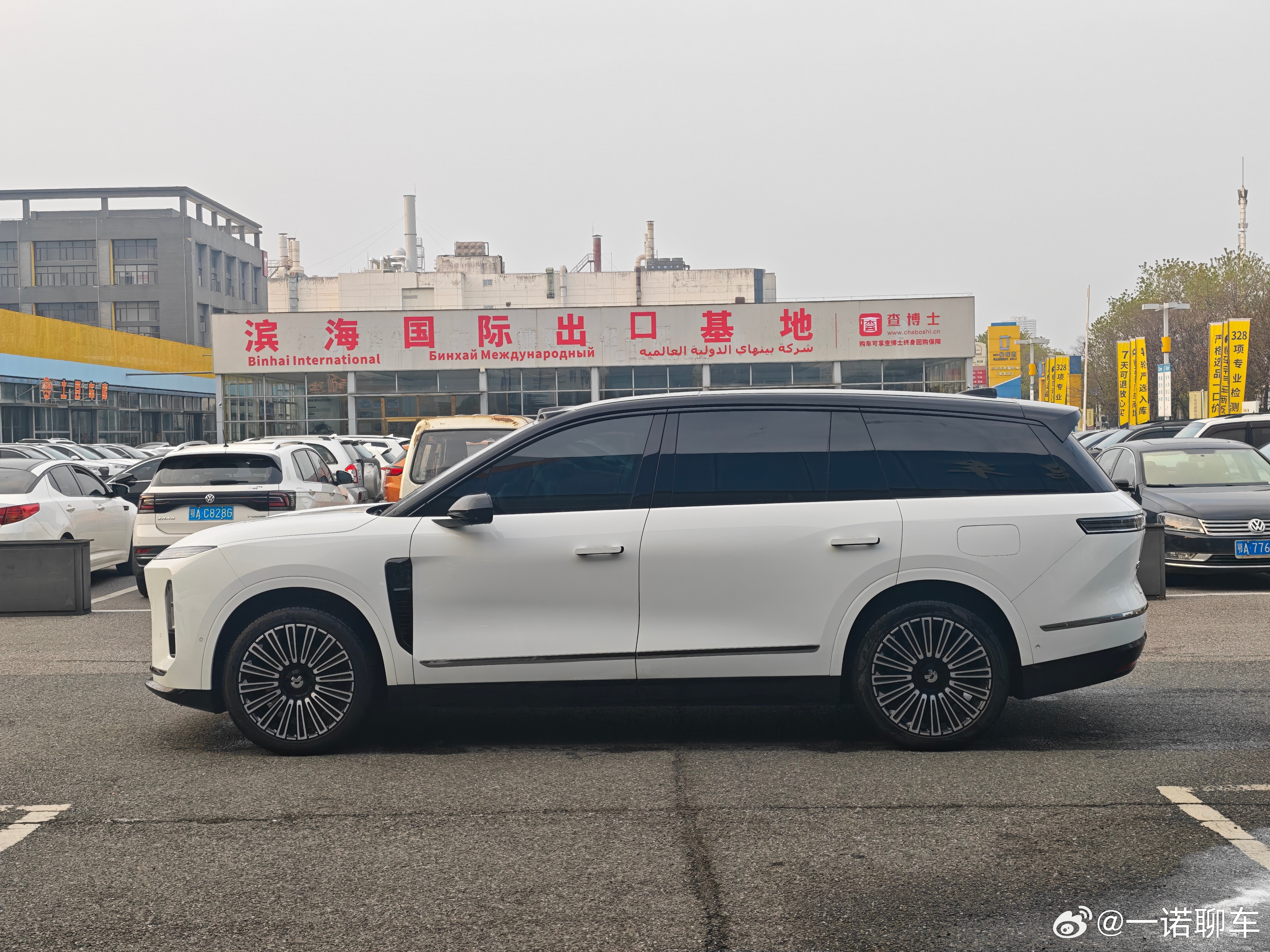 极氪9X这车还是比较适合40岁往上的年纪里里外外都偏向于商务虽然9X比ES8