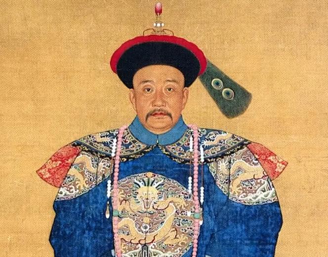 乾隆二十年，当大清帝国的兵锋指向西域时，紫禁城内却是一片剑拔弩张的反对声。以军机