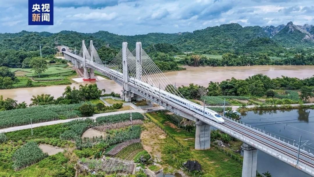 好期待！再过2日，南凭高铁全线通车，届时南宁至凭祥，1小时15分即可到达，南