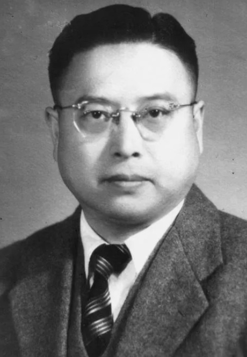 1949年6月，在解放不久的上海一间监狱里，发现了一个被活埋的人，指甲被拔光，小