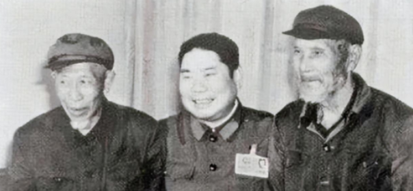 1973年，杨得志下乡看望老战友，却发现老战友生病却没钱治，县委见他生气，急忙解