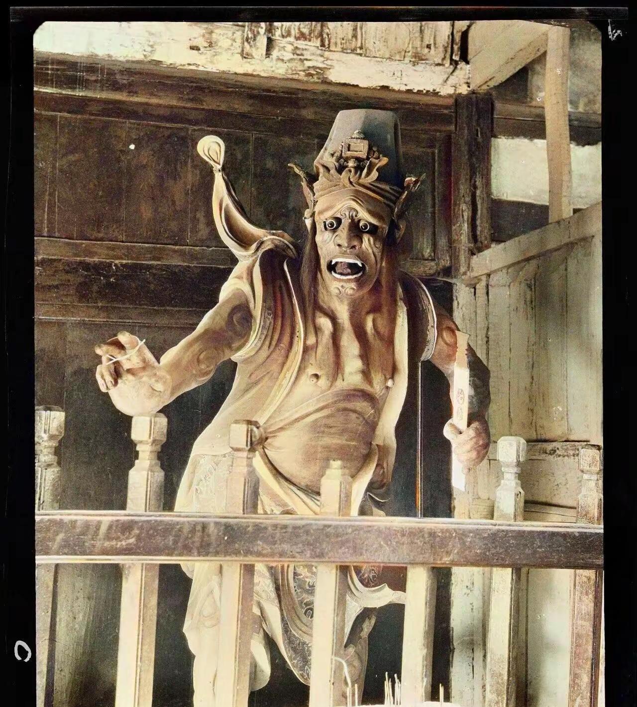 这个世界有很多事你可以不相信，但不能不敬畏。爷爷走那年八十九，在村里算喜丧，