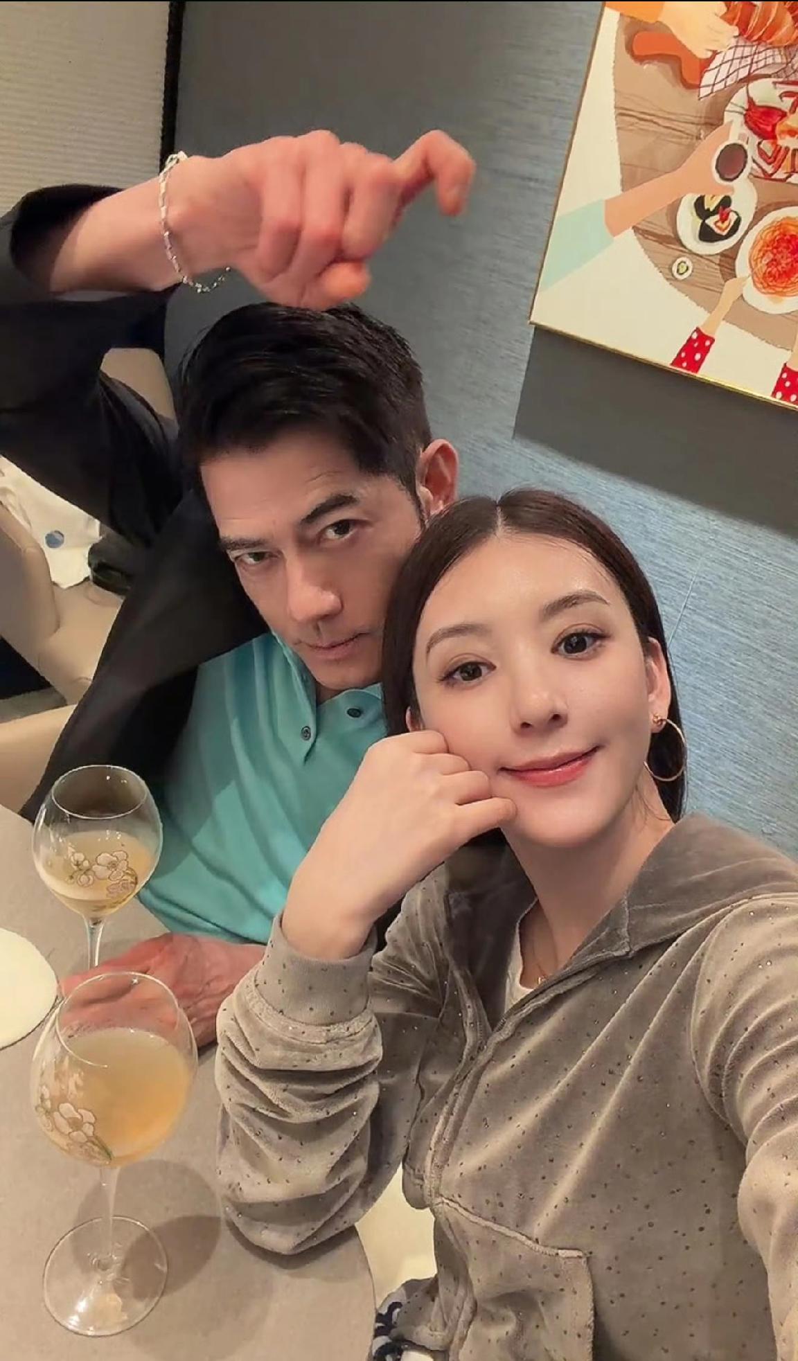 郭富城方媛九周年纪念日礼物好奇葩！郭富城和方媛迎来了结婚九周年纪念日，夫妻俩好