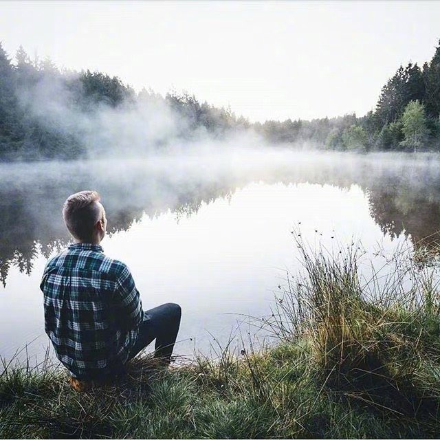 每个人说另外一个人，道理总是一箩筐一箩筐，丈八的灯，照见别人，照不见自己。