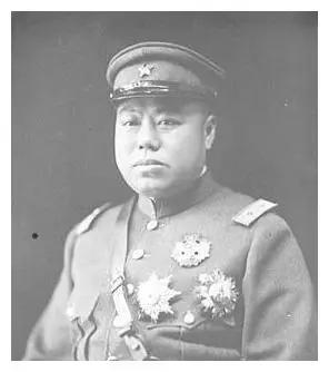1927年，奉军第三四方面军团上校秘书刘鸣九奉命，将金鳌押解来京后，奉系军阀首领