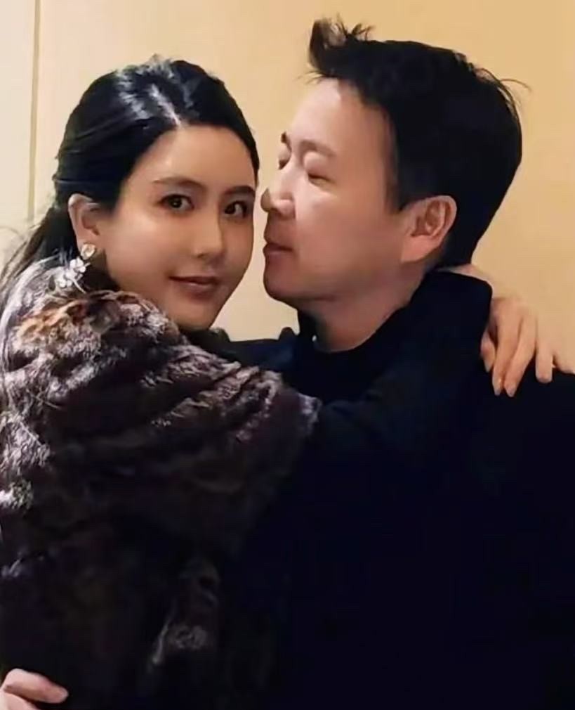 赖文峰的现任妻子抛出来的一个很现实的问题。大家都知道赖文峰找了一个比自己小20