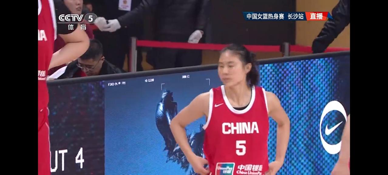 王思雨才是中国女篮的真大腿。昨晚中国女篮同巴西队进行了一场热身赛，老将王思雨替补