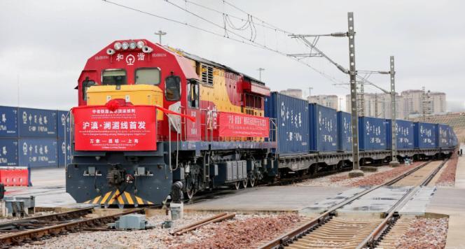老挝其实挺敞亮，为了修这条中老铁路把国库掏空了，中国一看主动来投奔的，那不能亏待