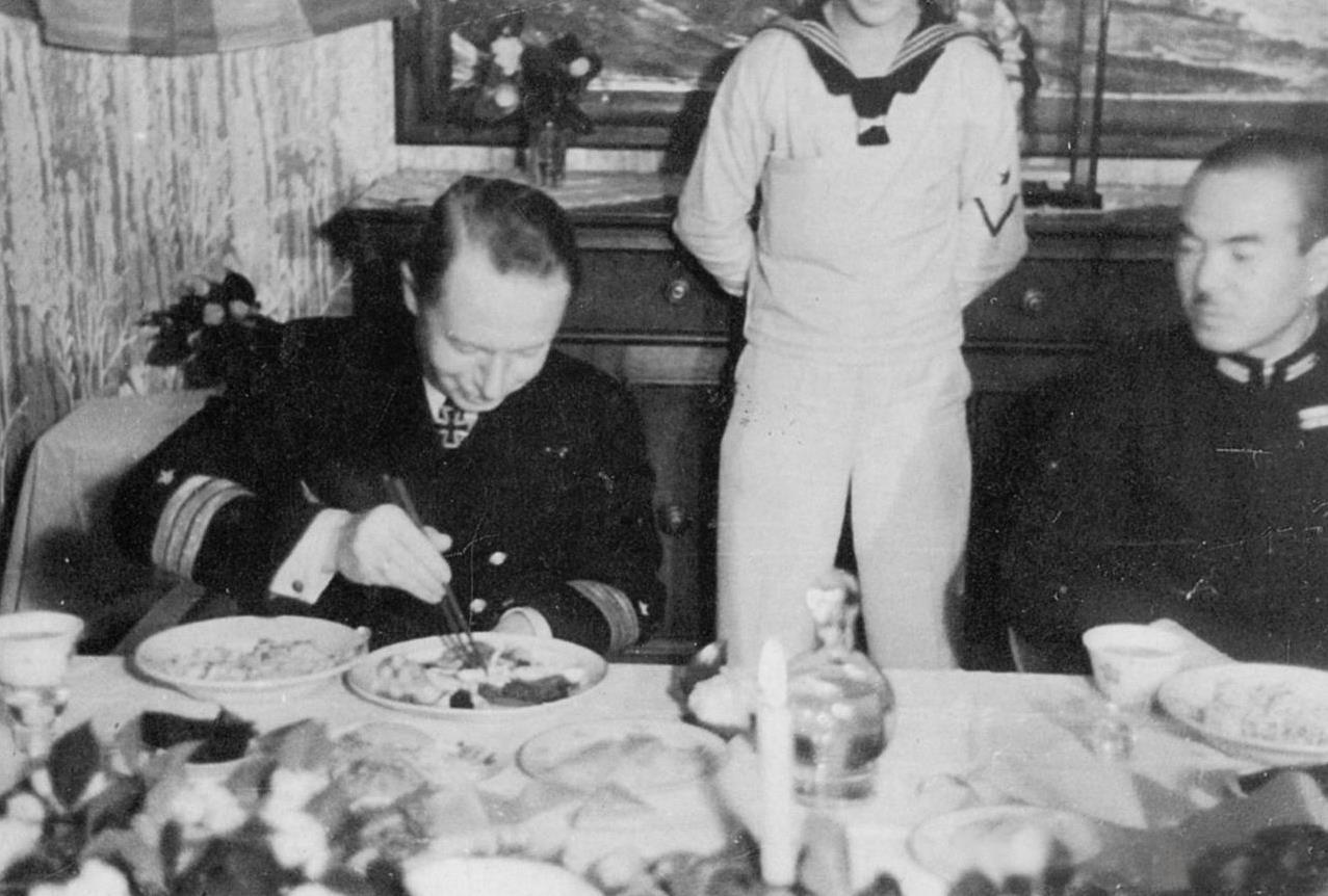 1944年3月20日，法国，洛里昂，德国海军基地。德国海军的恩斯特·卡尔斯舰长（