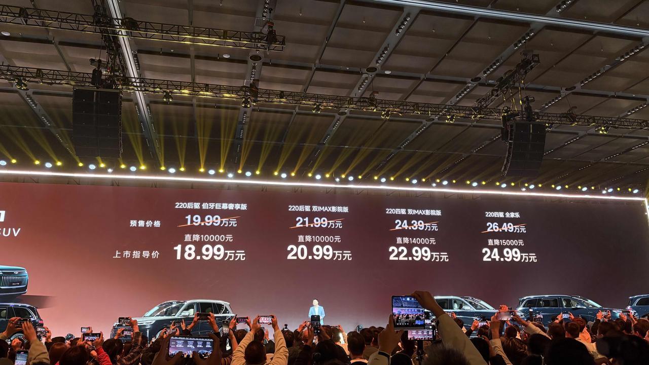 有置换再少1w,风云T11这个价格在大六座里面确实非常有竞争力了。因为全系标配了