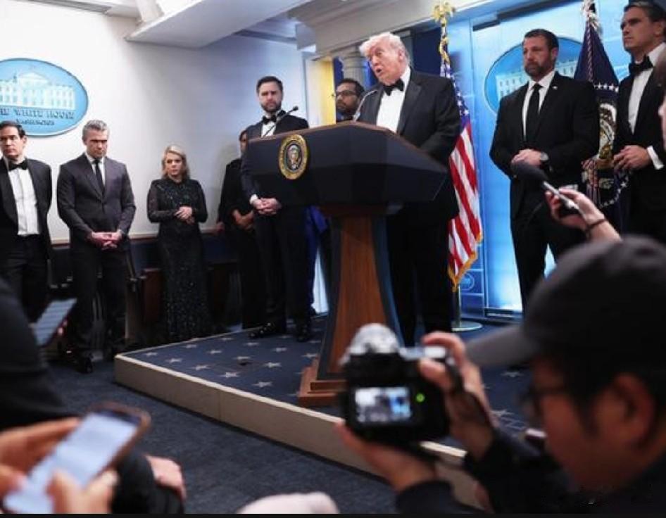 生死关头见真情，白宫一声枪响，彻底撕开美国政坛真实人情冷暖。谁也没想到，一