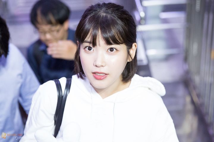 🌸2017年时光机🐥170604IU到达首尔高清饭拍cr.iustudi