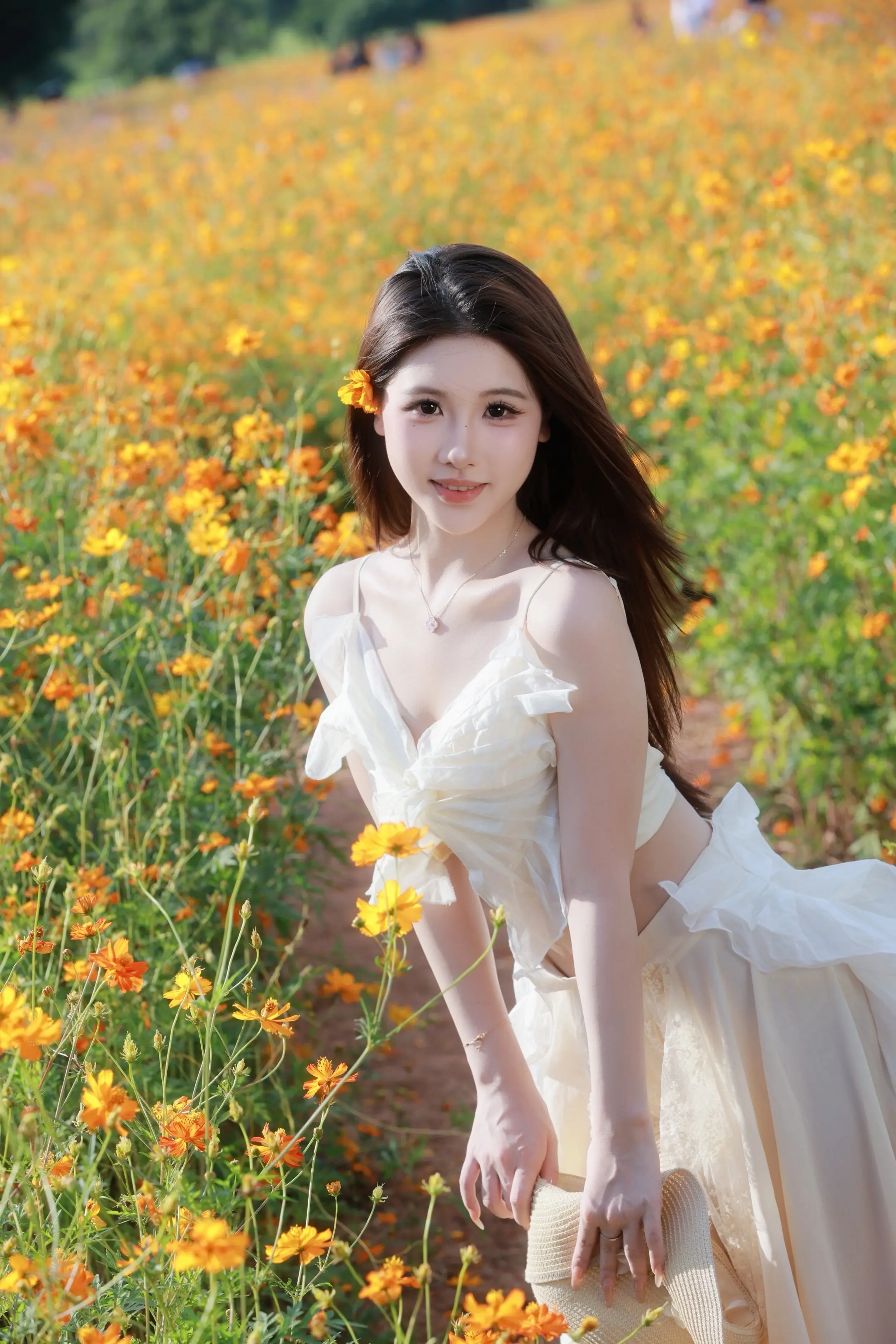 夏日花海拍照｜原片通透的拍摄思路。很多人去花海拍照，画面杂乱、人脸发黑...