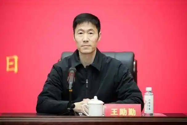 王励勤一觉睡醒，收到2个消息一个是坏消息，另一个也是坏消息我认为，王励勤
