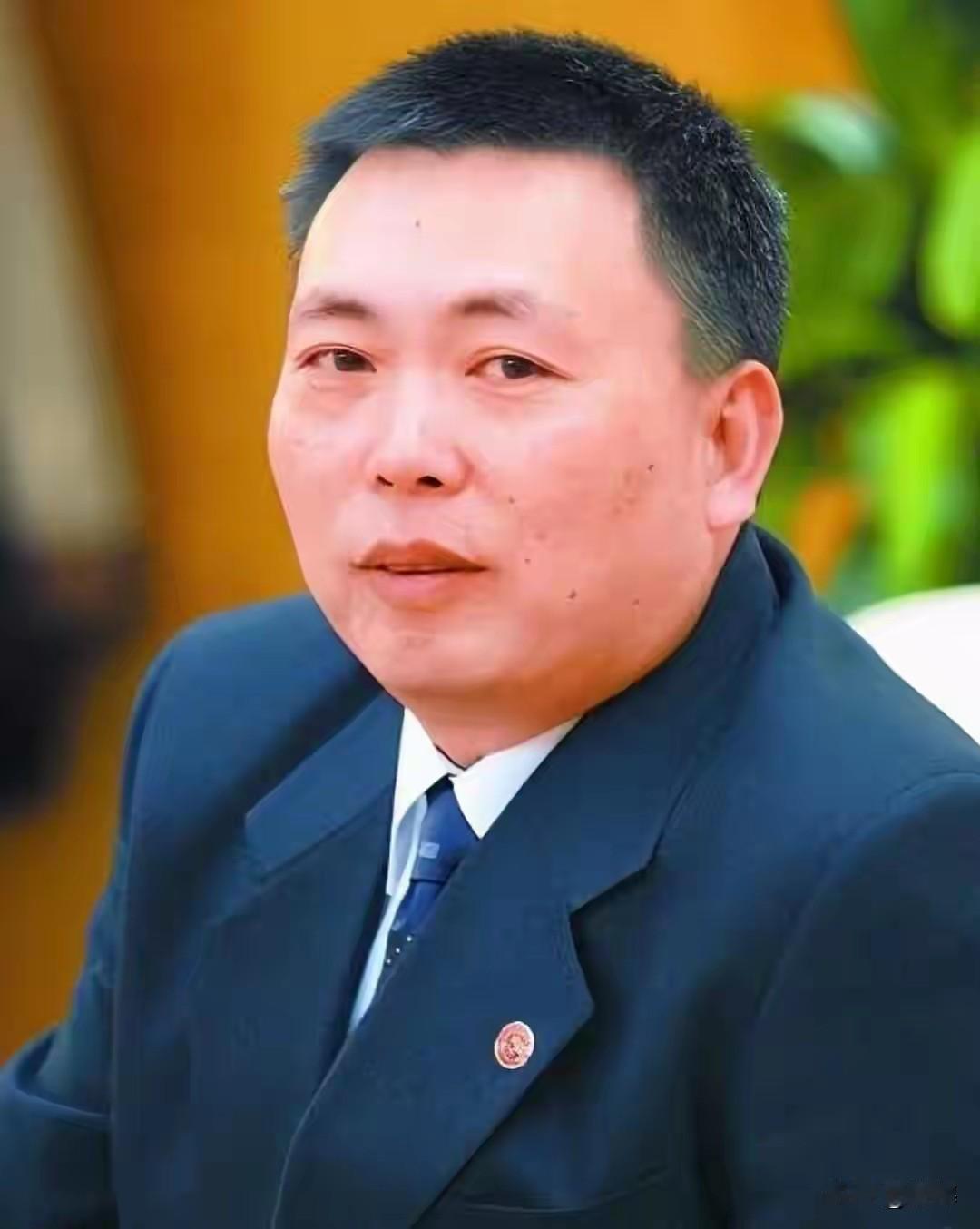 段永平，一个不内卷却赢走一切的传奇。当众人深陷996的漩涡，他却在40岁那年选择