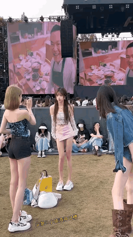 小姑娘还挺会扭[大笑]