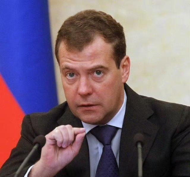 梅姐夫：大规模杀伤性武器是唯一被证实的国家安全保障。俄罗斯当代大文豪梅德韦杰夫又