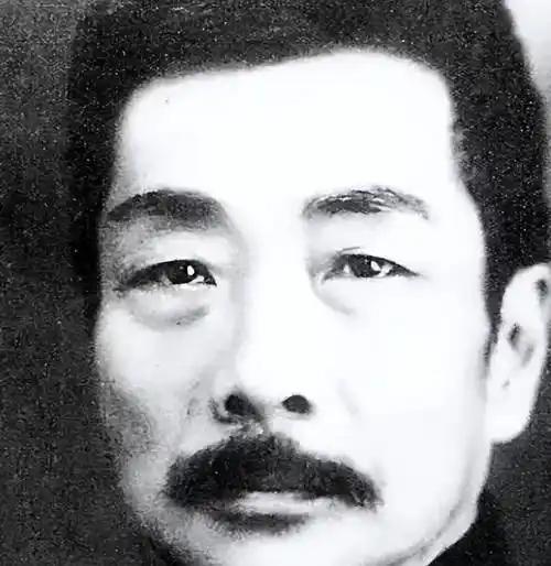 鲁迅为什么骨头硬？因为他是真有钱！鲁迅工资之高，是你难以想象的，1912年鲁迅进