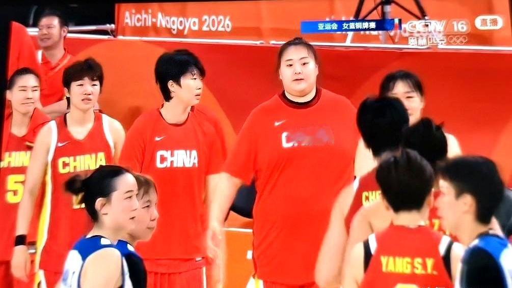 亚运女篮铜牌战，刘禹彤又一次把板凳坐穿了。半决赛打韩国没上，打中国台北还是没上