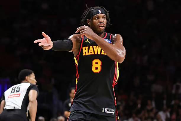 常规赛最后一战面对热火，虽然老鹰遭遇惨败，但是巴迪-希尔德却打出了本赛季的个人最