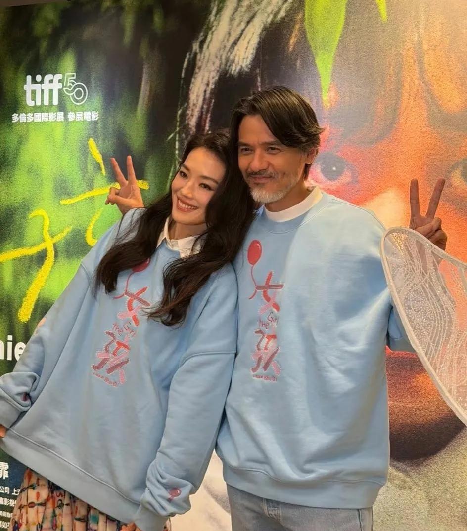 舒淇冯德伦同框撒糖！49岁舒淇状态绝，夫妻俩穿同款甜度超标49岁舒淇和老公