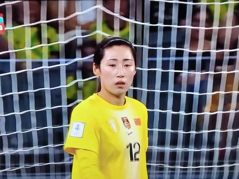 实话实说！亚洲杯女足半决赛中国队用人最大的败笔，就是选用了六年没进国家队的守门员