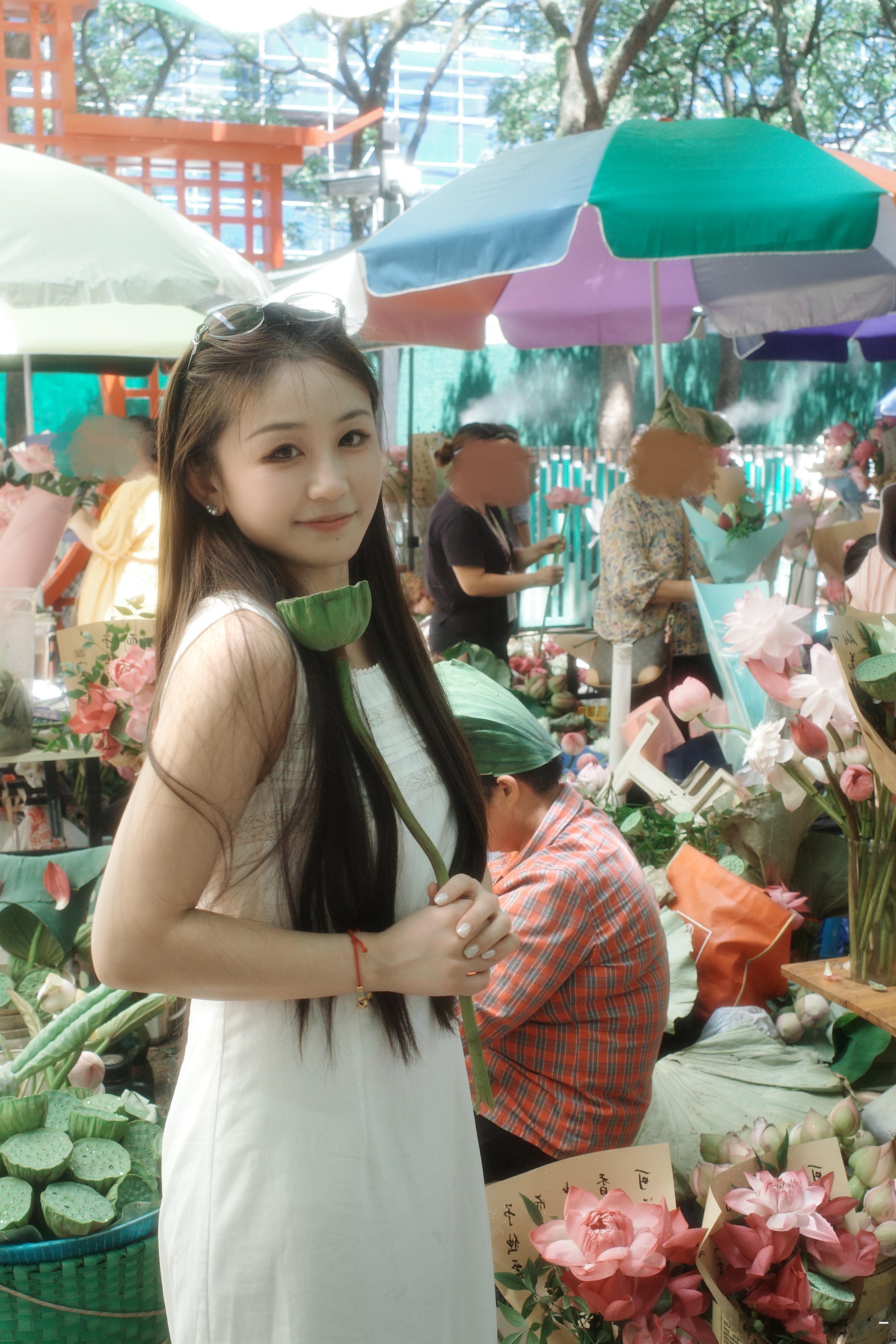 前三张还是理光拍的第四张用妹宝妈妈的徕卡拍的第五张路边摄影师不知道用佳能还是