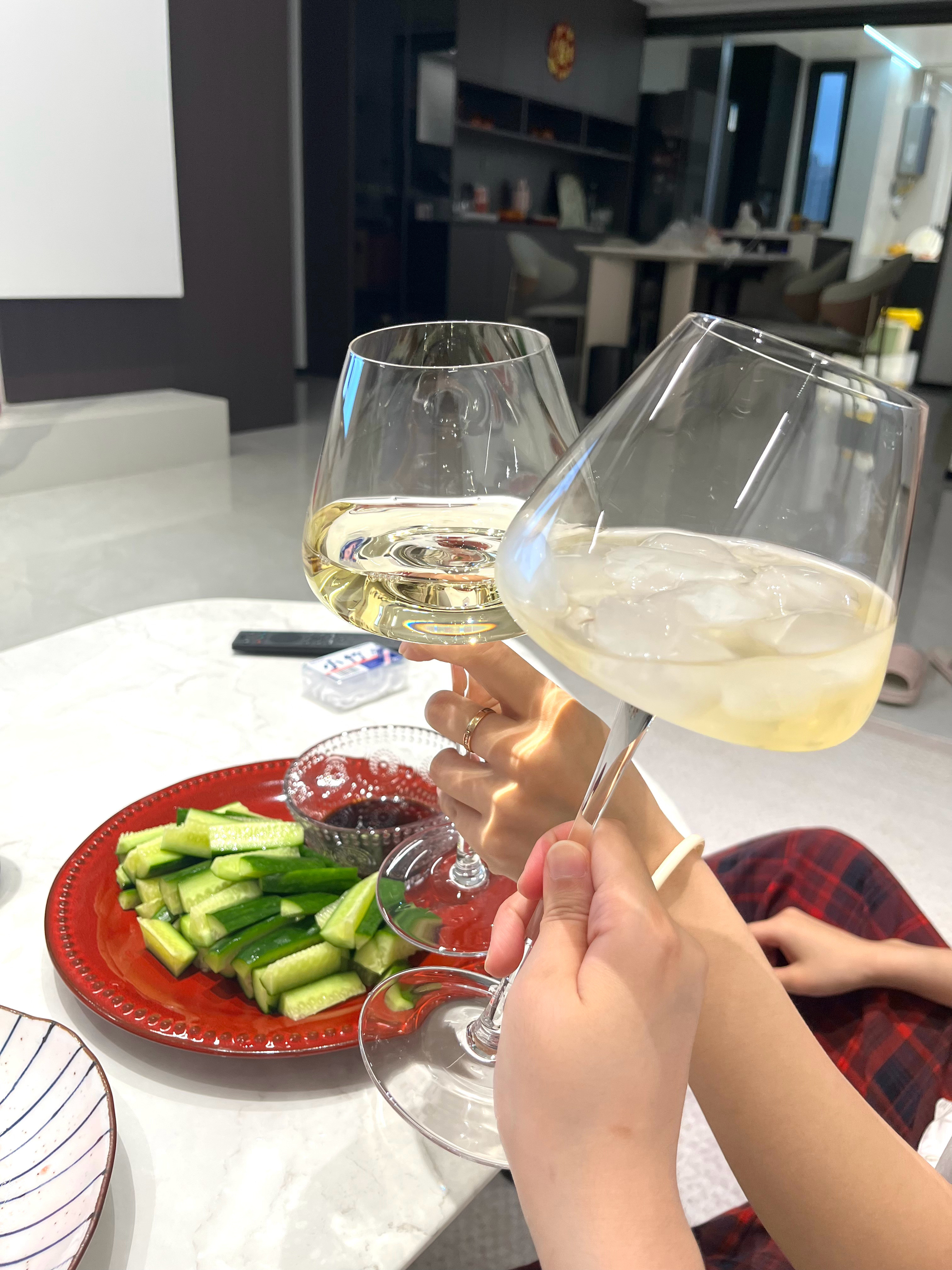 过节咯～这盘芥末黄瓜酒吧至少68在家复刻成本6.8[吐舌头眯眼睛笑]​​​