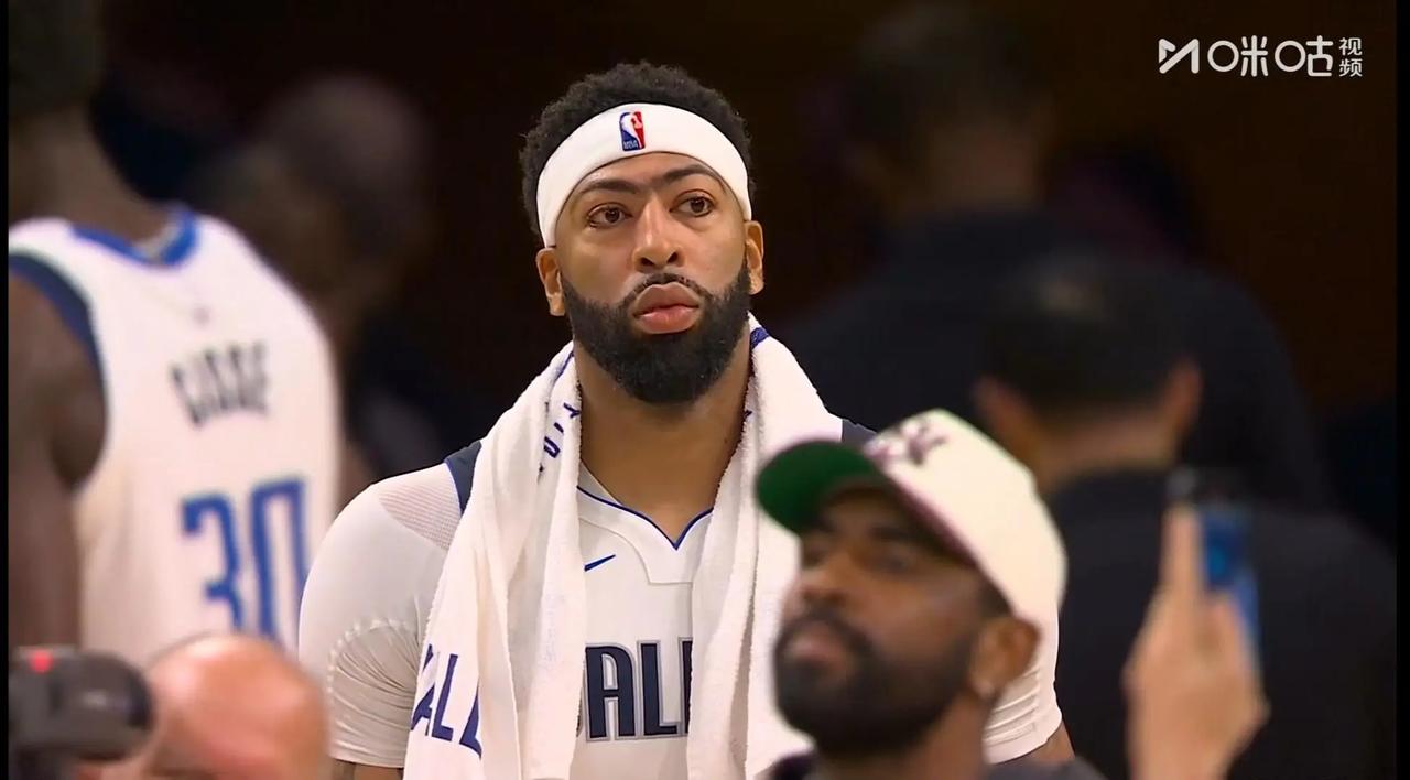 防守这种东西，其实跟心气很重要，浓眉主要近些年没什么心气了，但防守能力绝对没问题