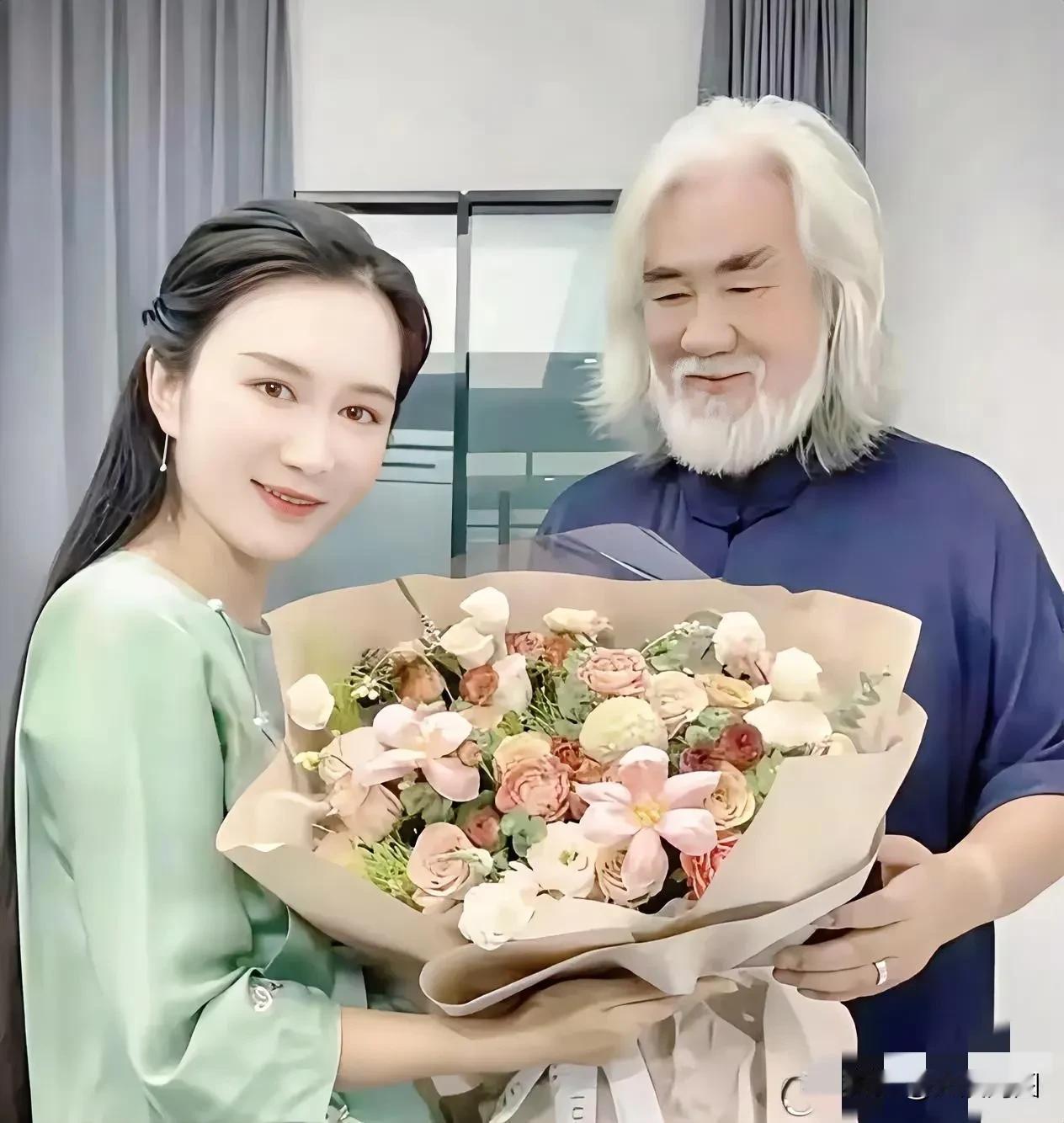 杜星霖经历过两段婚姻，她的第一任丈夫是一位比她年长20岁的富豪，不过二人后来分道