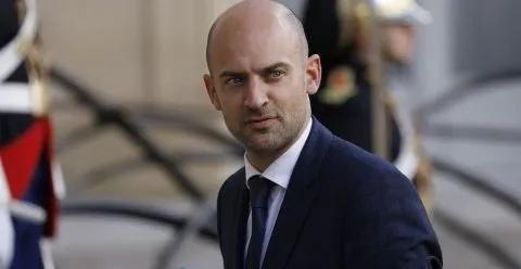 法国外长巴罗昨晚（12月15日）表示：“欧盟接近就向乌克兰提供两年期财政支持做出