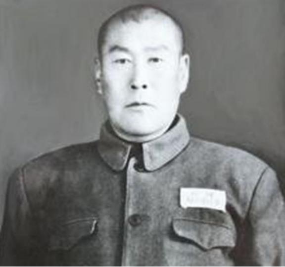 🌞1942年，游击队长甄凤山半夜趁女战士熟睡之时，潜入到她的房间，而原因竟