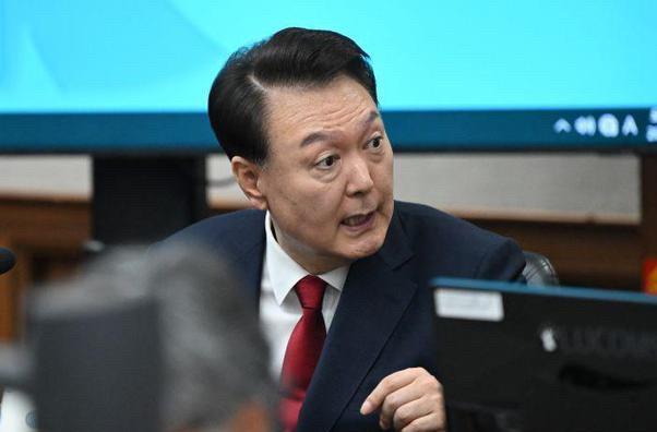 尹锡悦不服，质疑拘留合法性！尹锡悦方今天向首尔地方法院提交申请，以拘留不当为由