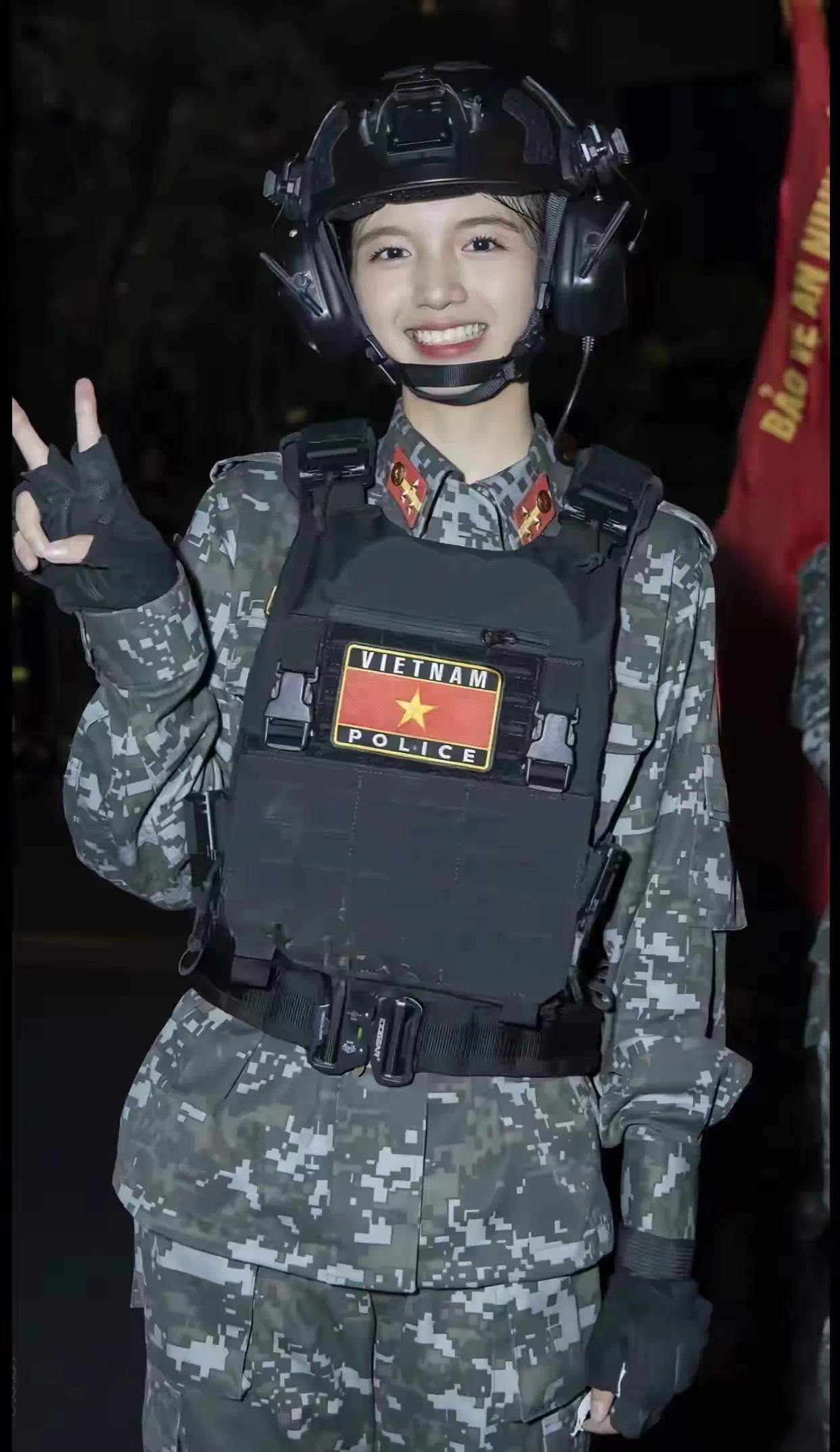都说朝鲜女兵青春漂亮，现在看看完全素颜出镜的越南兵妹妹，这颜值一点都不逊色朝鲜女