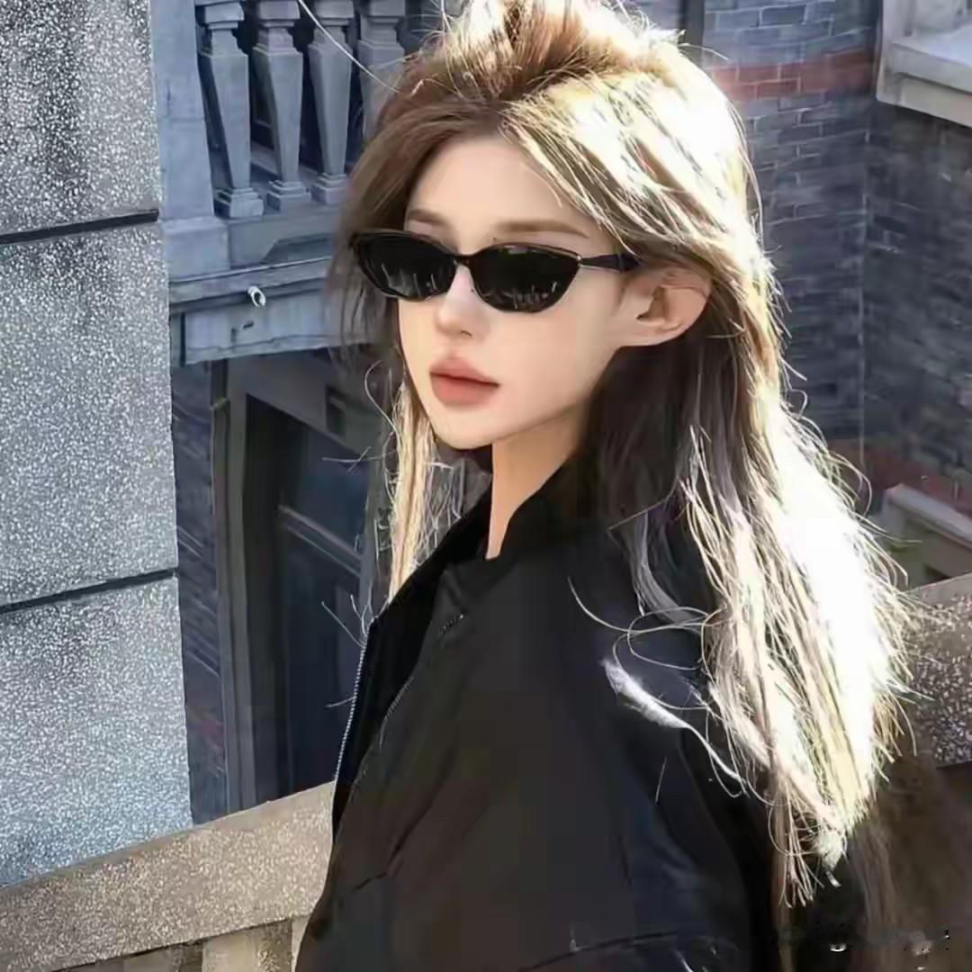 在职场，要想混的风生水起，就需要具备条件：第一：硬实力专业的技能，让