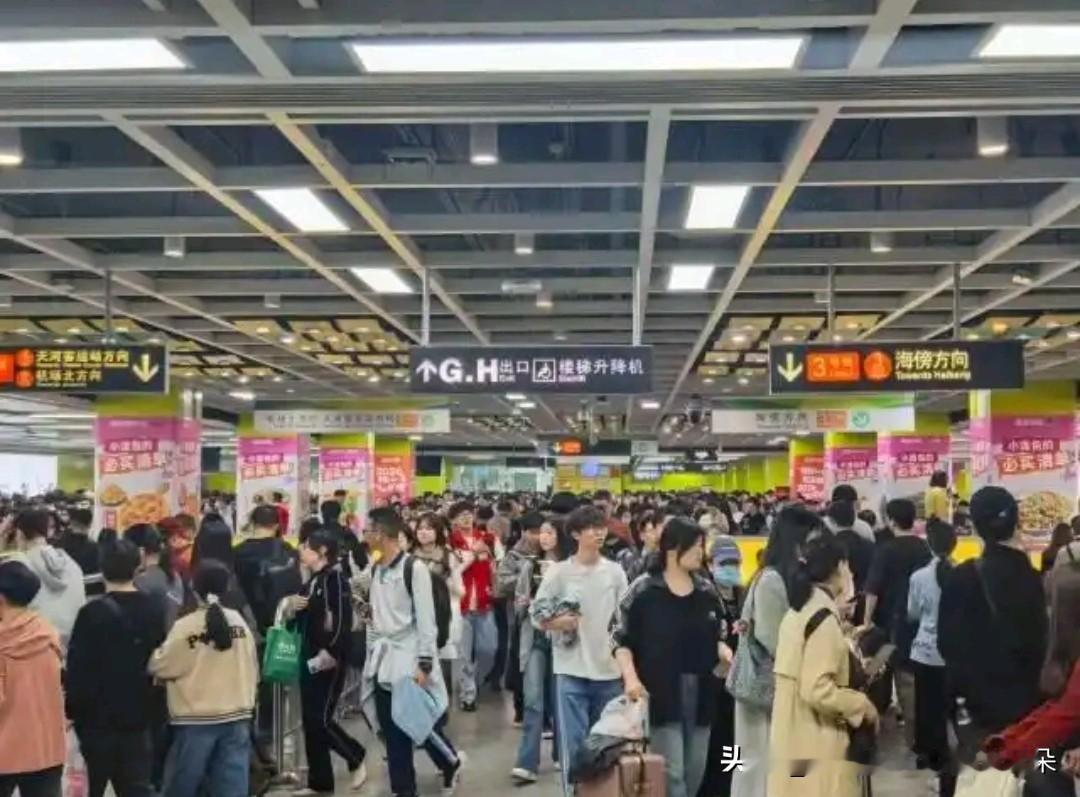 【🚇炸裂！广州地铁单日客流1409.3万次刷新历史！这座城到底有多拼？】刚