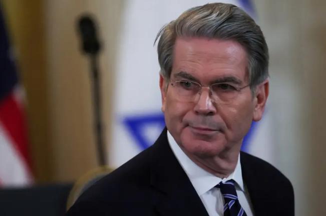 很多人一提到中国的战略王牌，张口就是稀土。错了，大错特错！美国财长贝森特这次