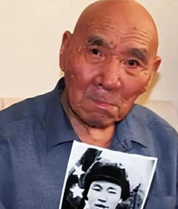 1953年，毛主席见到志愿军“打坦克英雄”苏吊蛋后，觉得这个名字实在不雅，便笑着