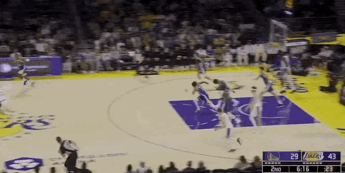 勇士天才锋线库明加真是太嚣张了！NBA季前赛，湖人对阵勇士的第二节比赛中，库明加