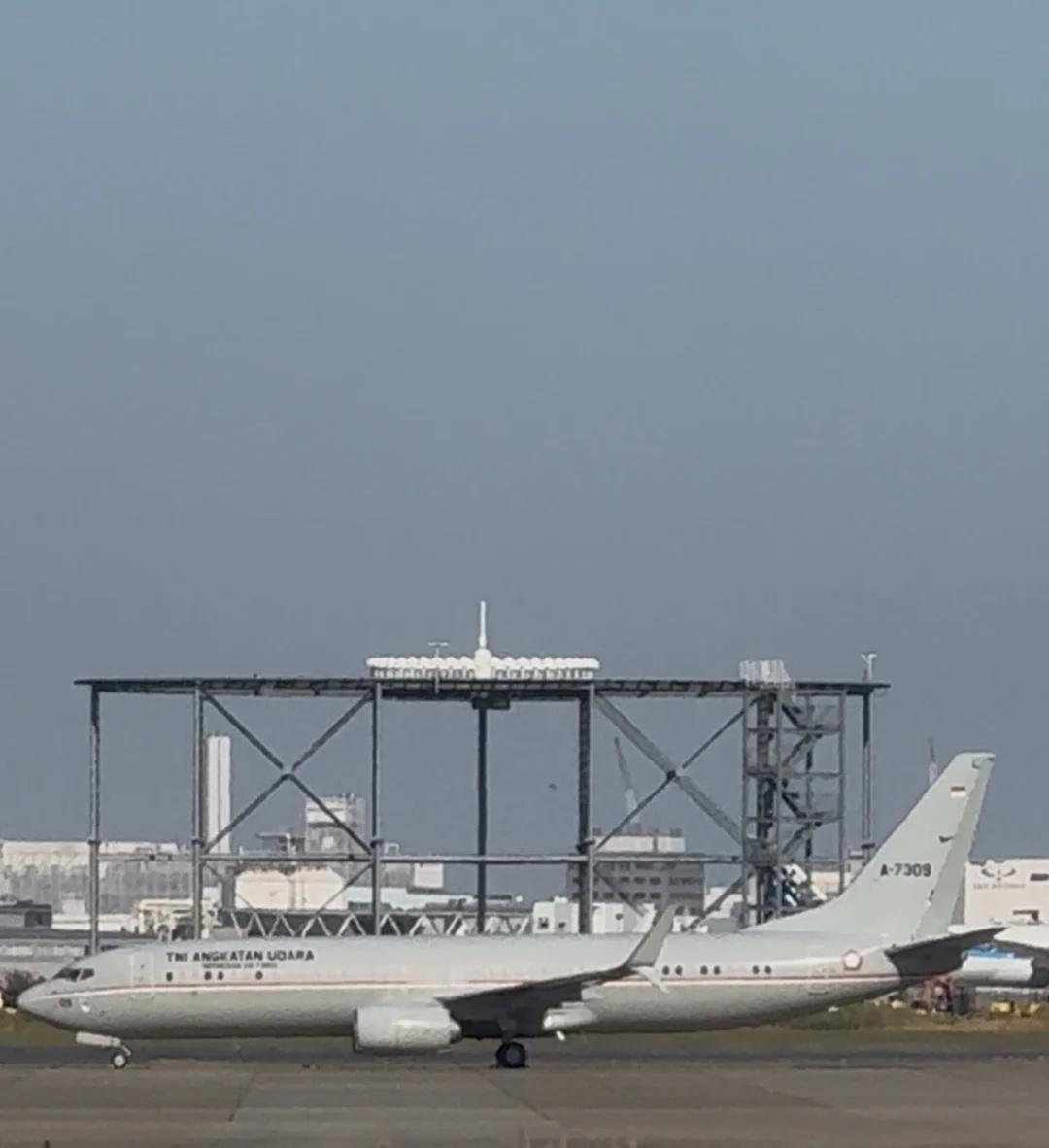 羽田机场“军机”摄影注册号：A-7309机型：波音737-8LD隶属：印尼