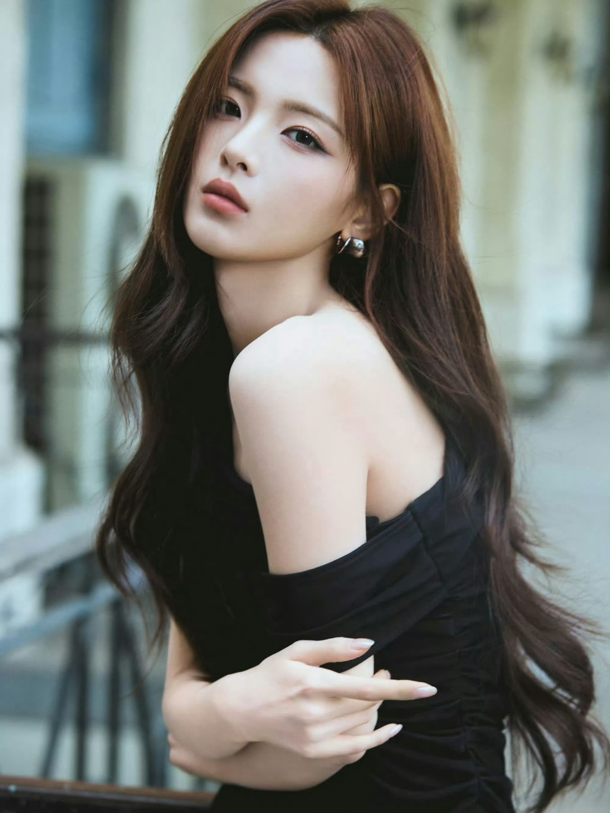 网传杨超越也签约虎鲸了，赵露思又多了个新同事，真的吗？