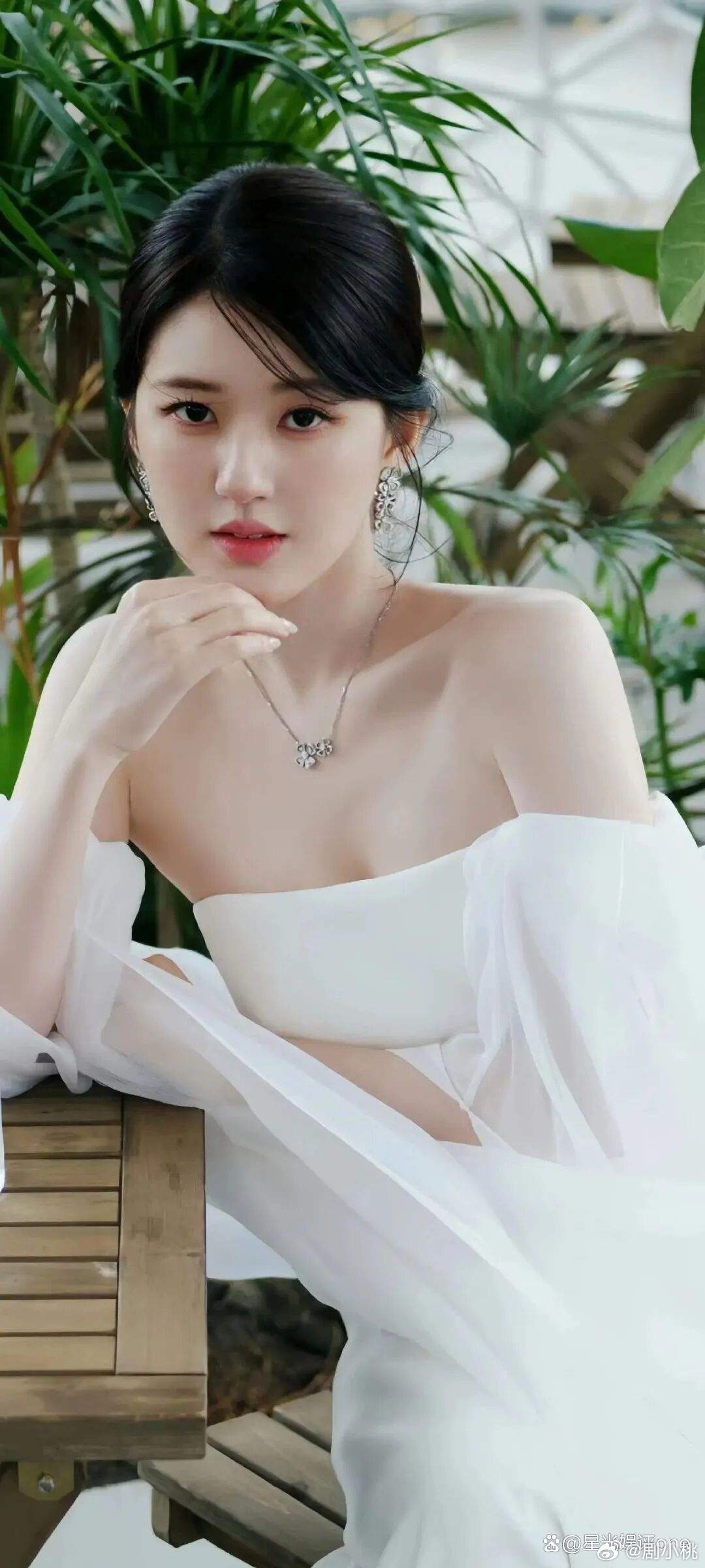 1.王源跟文琪的新电影上映，里面有吻戏，刚开始大家都以为王源的女粉会生气，结果没