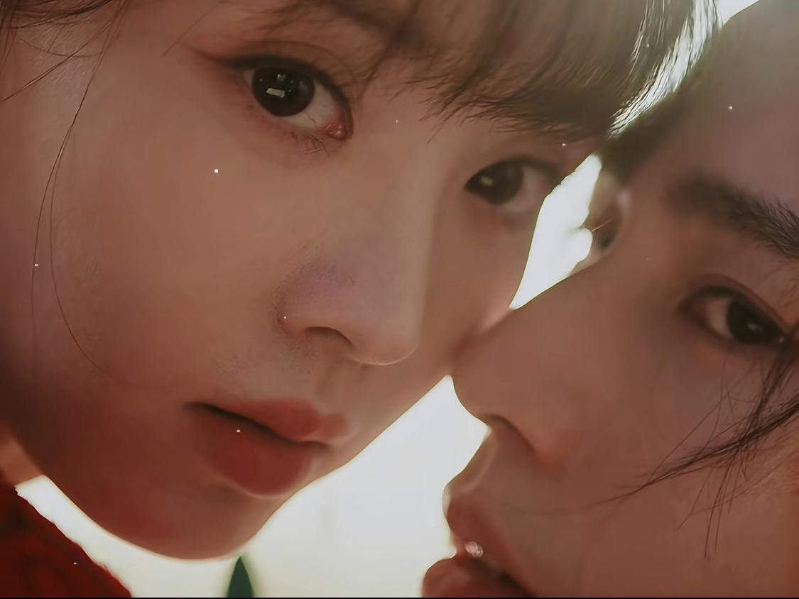 网友问《逐玉》与短剧有什么区别？回答：区别就是男主法拉利女主香奈儿。说实