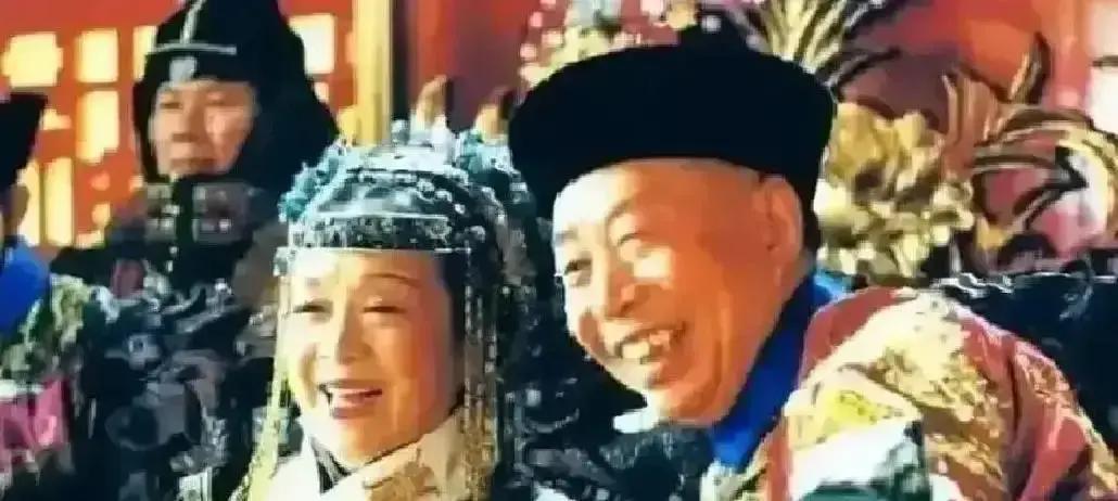 1908年，慈禧回光返照，死死盯着伺候了她38年的李莲英，动了殉葬的念头，李莲英看破不说破，没有哭天
